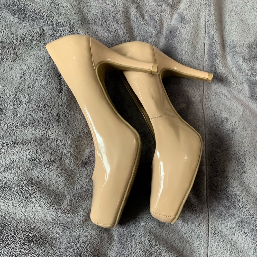 Olsenboye women’s nude heels